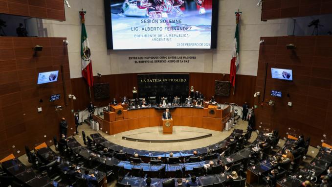 Presidente Fernández en el Senado de México
