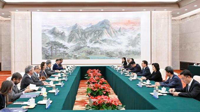 Foreign Minister Mondino was received by the Vice President of China, Han Zheng