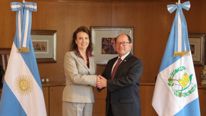 Mondino se reunió con el Embajador de Guatemala, Héctor Iván Espinoza Farfán