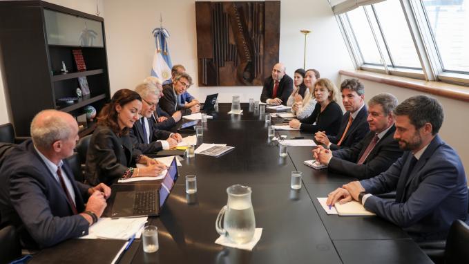 El vicecanciller Sahores recibió a una delegación de la Agencia Espacial Europea