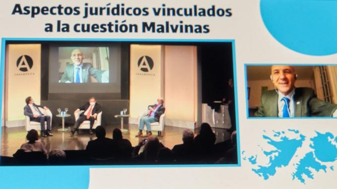 Jornada de debate académico sobre la Cuestión Malvinas en el auditorio de Casa de América, Madrid. Secretario Guillermo Carmona