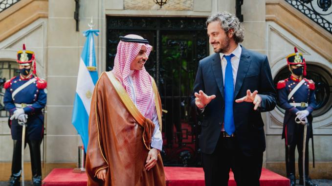 El canciller Santiago Cafiero y su par saudita, Su Alteza el Príncipe Faisal Bin Farhan Al Saud