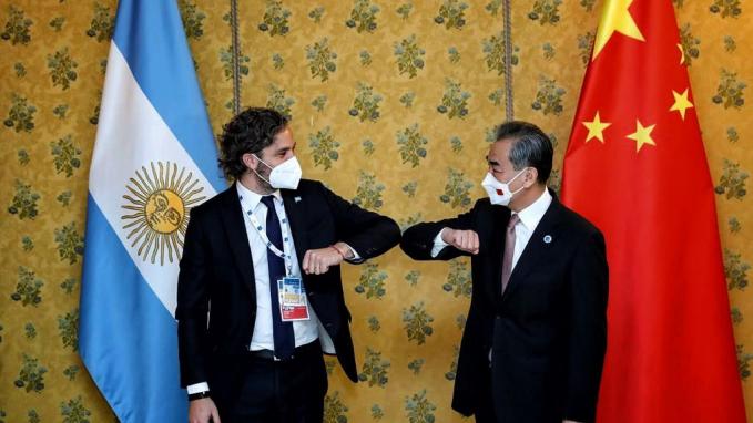 El canciller Cafiero se reunió con su par chino, el Consejero de Estado y Ministro de Relaciones Exteriores Wang Yi