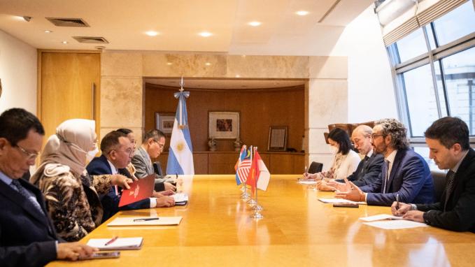 Reunión con embajadores de países del Sudeste Asiático
