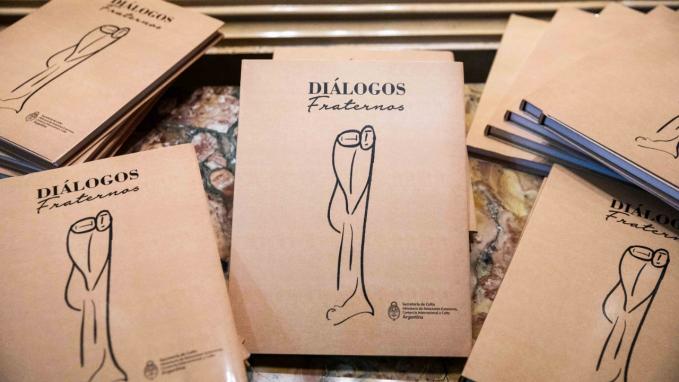 “Diálogos Fraternos”, una obra ideada, coordinada y realizada Secretaría de Culto, con prólogo del Papa Francisco