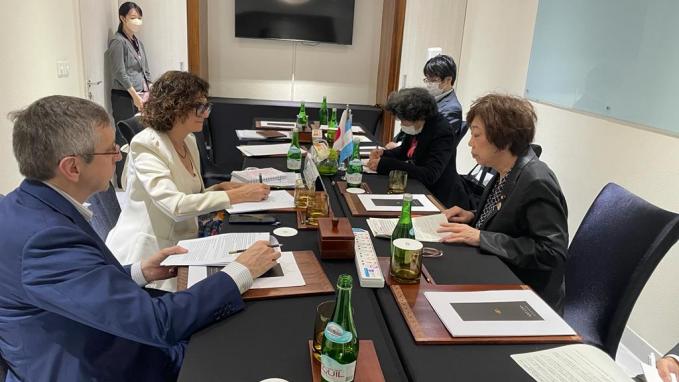 Secretaria Cecilia Todesca Bocco y viceministra de Economía, Comercio e Industria de Japón Ota Fusae