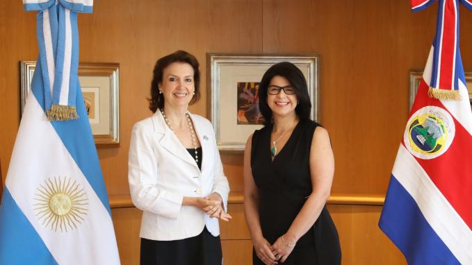 Mondino se reunió con la Embajadora de la República de Costa Rica, Ginette Campos Rojas