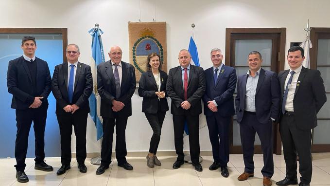 Foreign Minister Mondino spoke with Israeli companies about projects for lithium development and cooperation in water management