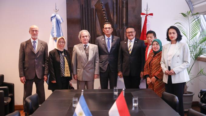 Reunión con Parlamentarios de Indonesia