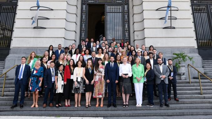 Foto grupal del Taller de Relaciones Internacionales y Cooperación en el CCK