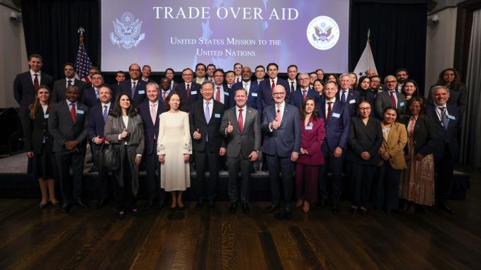 Representantes de los Estados participantes de la Iniciativa Trade Over Aid